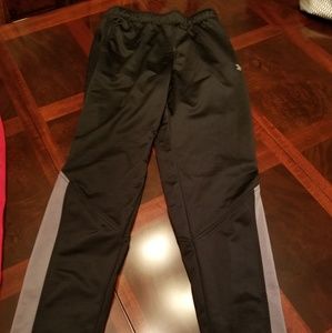 Under Armour, Boys. Youth Large